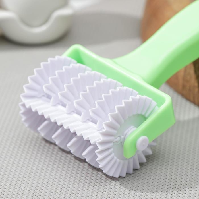 Валик для нарезки теста Доляна «Яркий», 17×8×4,5 см, фактурный, цвет зелёный Валик для нарезки теста Доляна «Яркий», 17×8×4,5 см, фактурный, цвет зелёный