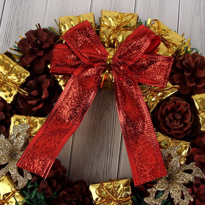 Венок новогодний d-22 см  Венок новогодний d-22 см "Бант, шишки и подарки"