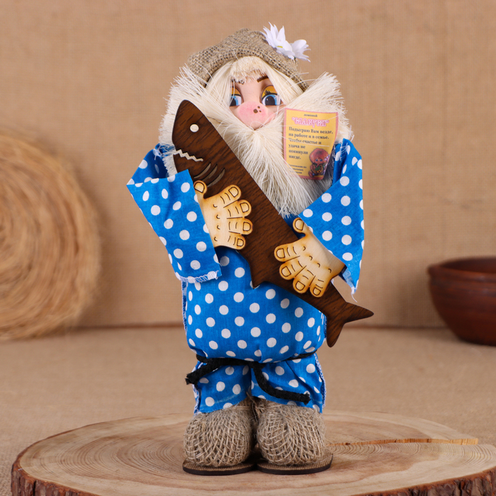 Оберег-домовой Оберег-домовой "Славуся в льняном колпаке, с рыбой ", 30х22х10 см, микс