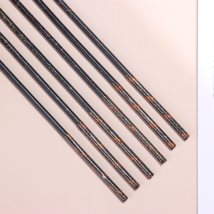 Набор свечей в торт, 6 штук Набор свечей в торт, 6 штук "Сияние", жёлтый с чёрным, 17 см