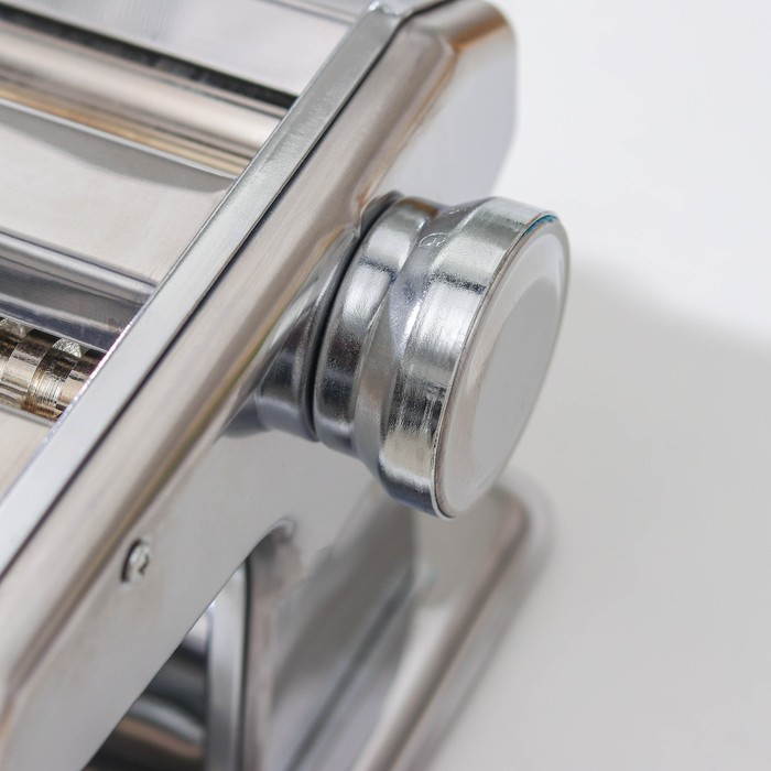 Лапшерезка с функцией раскатывания теста Доляна, 6 настроек толщины теста, ширина лапши 2 и 5 мм Лапшерезка с функцией раскатывания теста Доляна, 6 настроек толщины теста, ширина лапши 2 и 5 мм