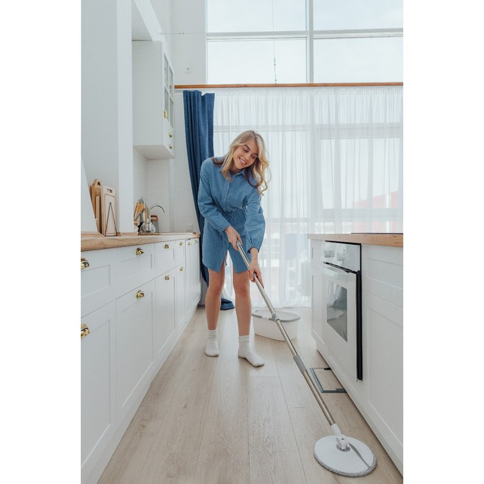 Швабра с отжимом и ведро Raccoon: плоскоя насадка из микрофибры, ведро с отжимом, 13,5 л Швабра с отжимом и ведро Raccoon: плоскоя насадка из микрофибры, ведро с отжимом, 13,5 л