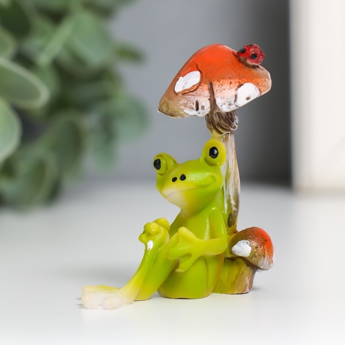 Сувенир полистоун Сувенир полистоун "Лягушонок под грибочком - отдых" 6х3х5,4 см