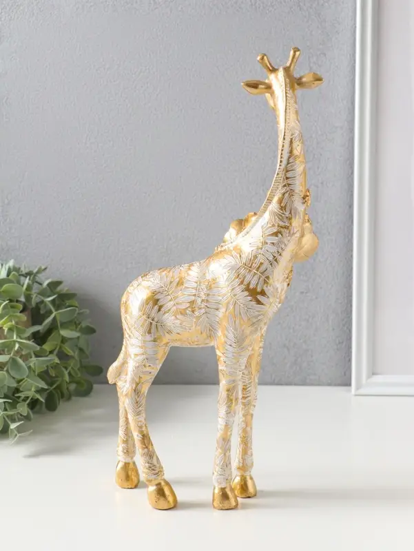Сувенир полистоун "Жираф с листьями и цветами" бело-золотой 17,3х8,3х35,5 см