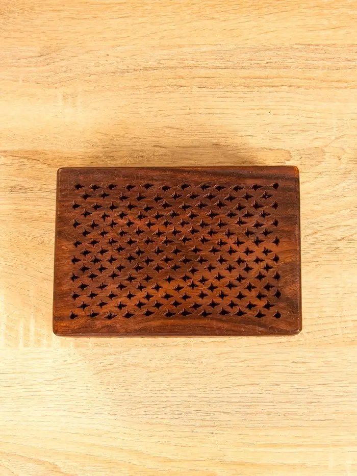 Шкатулка резная "Холи" 18х13х6 см, дерево шишам Шкатулка резная "Холи" 18х13х6 см, дерево шишам