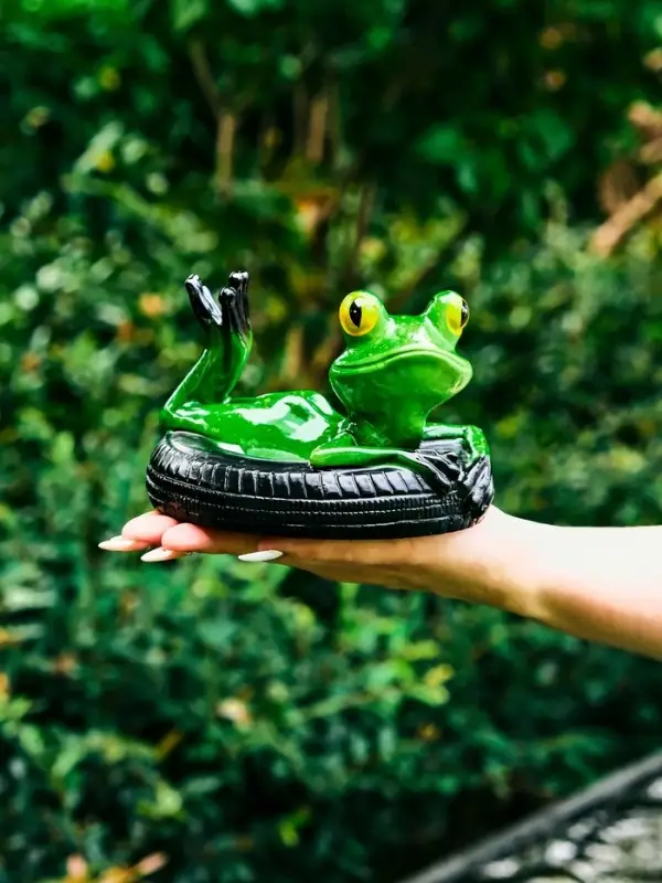 Садовая фигура 14 х 13 х 9,5 см Садовая фигура 14 х 13 х 9,5 см "Лягушка на шине" Водоплавающая