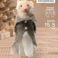 Фигурка - подвеска декоративная &laquo;Овечка-леди в кружевном платье и сером пальто&raquo;, войлочная, 6.5&times;4.5&times;15.5 см
