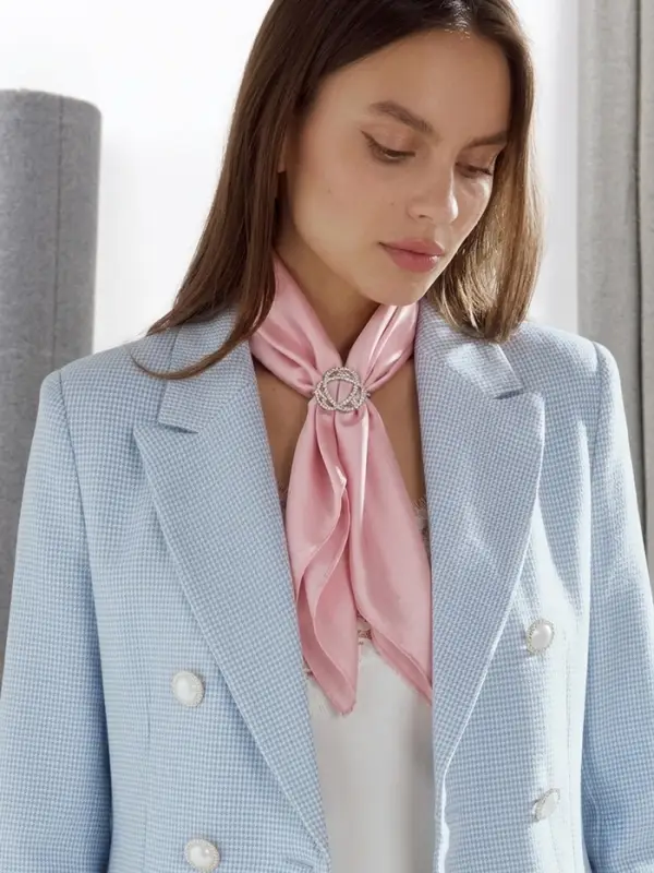 Зажим для платка &laquo;Три нити&raquo;, белый в серебре