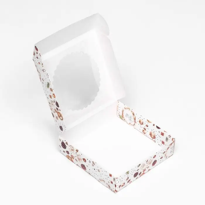 Подарочная коробка сборная с окном «Шишки и подарки», 11.5×11.5×3 см