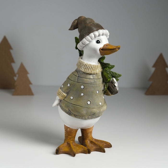 Сувенир полистоун Сувенир полистоун "Гусь в свитере в горох, несёт ёлку" светло-зелёный 9,5х12х22,5 см