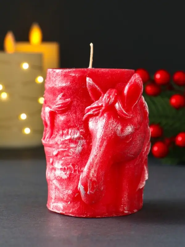 Свеча новогодняя Свеча новогодняя "Барельеф Лошадь" 85х95 мм, ЛАК, красный