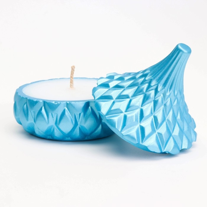 Свеча «Купол» в подсвечнике с ромбовидными гранями из гипса с крышкой, 8,5х8,5см, голубой Свеча «Купол» в подсвечнике с ромбовидными гранями из гипса с крышкой, 8,5х8,5см, голубой