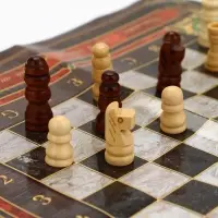 Подарочный набор для вина &laquo;Золотому человеку&raquo;: 4 предмета + шахматы