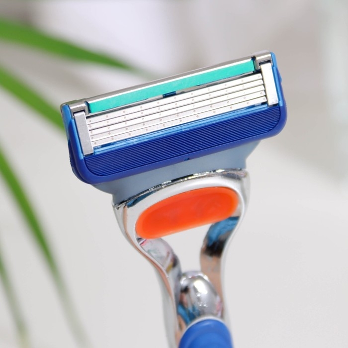 Станок бритвенный и 12 сменных кассет лезвий, совместимы с Gillette Fusion Станок бритвенный и 12 сменных кассет лезвий, совместимы с Gillette Fusion