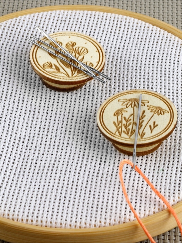 Игольница-магнит цветы для вышивания круг 3см (наб 2шт цена за наб) деревянный TR