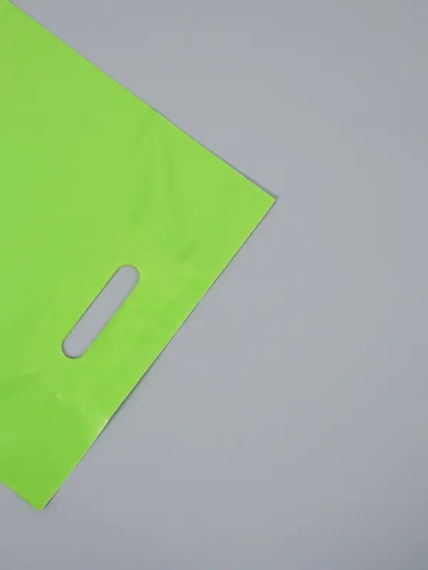 Пакет полиэтиленовый с вырубной ручкой, Салатовый 30-40 См, 70 мкм