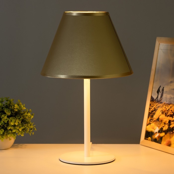 Лампа настольная Oliver 1х15Вт Е27 белый/шампань 25х25х40см RISALUX Лампа настольная Oliver 1х15Вт Е27 белый/шампань 25х25х40см RISALUX