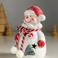 Сувенир керамика свет "Снеговик в шубке с помпонами" 7,5х6,5х12,5 см