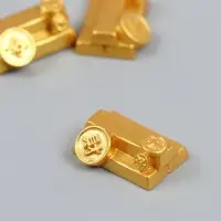 Сувенир полистоун "Золотые слитки с монетами" 2,5х1 см