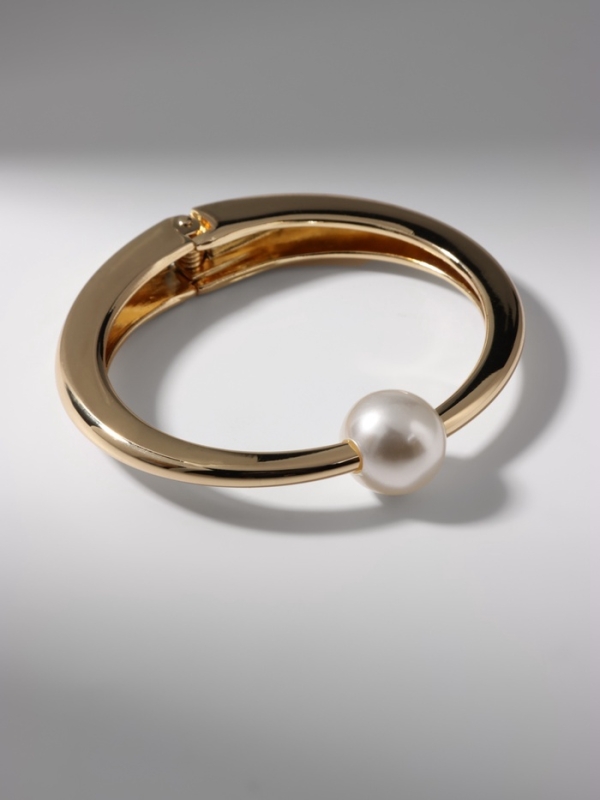 Браслет металл «Жемчужный» одна бусина, цвет золото Браслет металл «Жемчужный» одна бусина, цвет золото