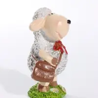 Фигурка полистоун &laquo;Овечка Бяша с подарком&raquo;, 4.5&times;4&times;8 см, МИКС