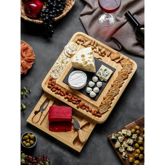 Набор для подачи сыра «Маасдам», 4 ножа, бамбук, доска из сланца Набор для подачи сыра «Маасдам», 4 ножа, бамбук, доска из сланца