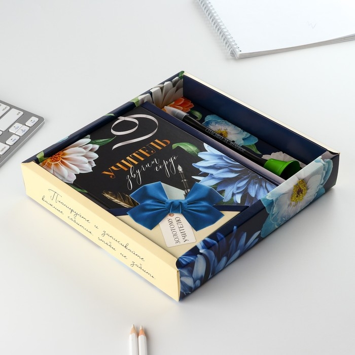 Подарочный набор «УЧИТЕЛЬ звучит гордо»: ежедневник и ручка-колокольчик (шариковая, синяя паста, 1 мм) Подарочный набор «УЧИТЕЛЬ звучит гордо»: ежедневник и ручка-колокольчик (шариковая, синяя паста, 1 мм)