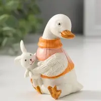Сувенир полистоун "Белый утёнок в жилетке, с игрушкой-зайчиком" 9 см