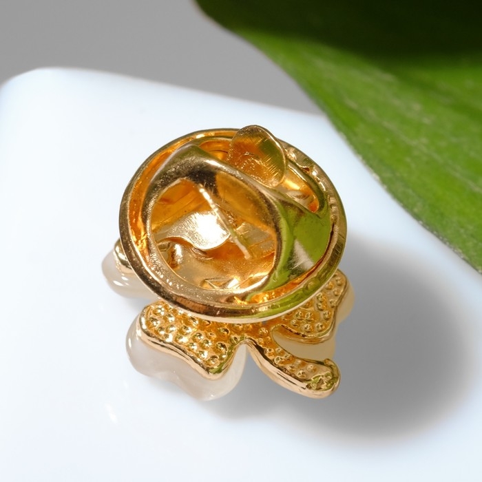 Значок Значок "Клевер" четырёхлистный, цвет бежевый в золоте