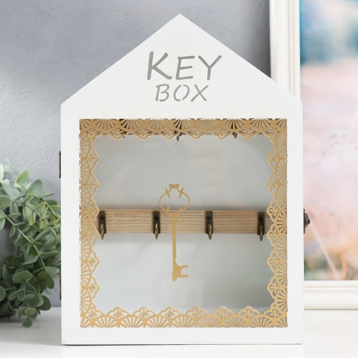 Ключница дерево 7 крючков Ключница дерево 7 крючков "Дом. Узоры. Ключ" белая с золотом 22х8х30 см
