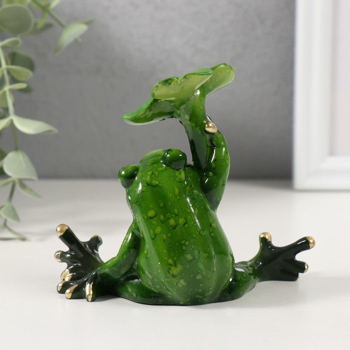 Сувенир полистоун лак Сувенир полистоун лак "Лягушонок сидит под листиком" 8,8х5,5х8,5 см