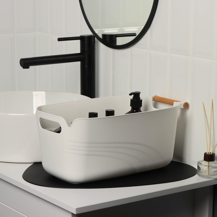 Контейнер для хранения с ручкой LaDо́m «Лаконичность», 39,5×22,5×17 см, цвет белый Контейнер для хранения с ручкой LaDо́m «Лаконичность», 39,5×22,5×17 см, цвет белый