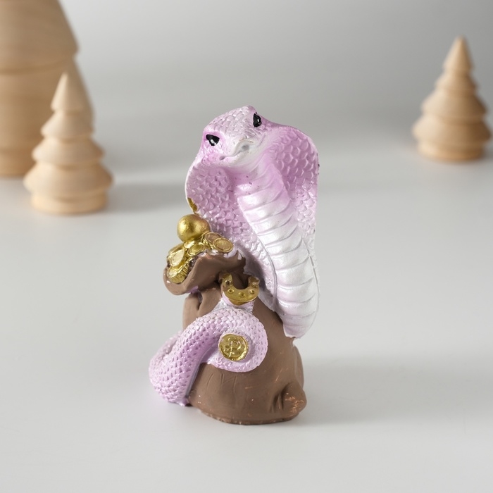 Сувенир полистоун Сувенир полистоун "Сиреневая кобра с мешком монет" 4х4х8 см