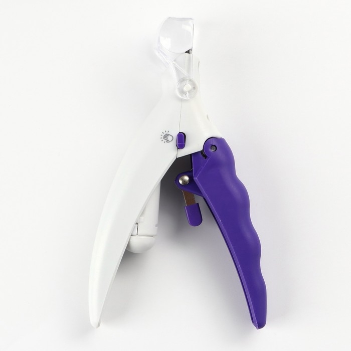 Когтерез для животных, с LED фонарём и контейнером для когтей, на батарейках, бело-фиолет. Когтерез для животных, с LED фонарём и контейнером для когтей, на батарейках, бело-фиолет.