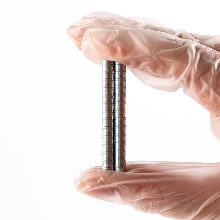 Магнит неодимовый , размер 1 шт. — 5 × 5 × 1 мм, набор 100 шт. Магнит неодимовый , размер 1 шт. — 5 × 5 × 1 мм, набор 100 шт.