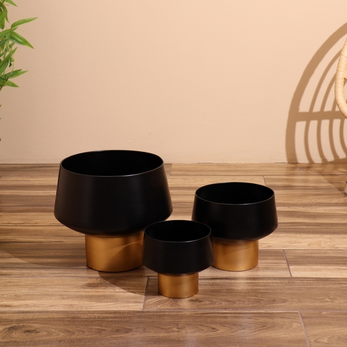 Кашпо на подставке  Кашпо на подставке "Чили" металл (набор 3 шт), диаметр 30, 23 и 18 см