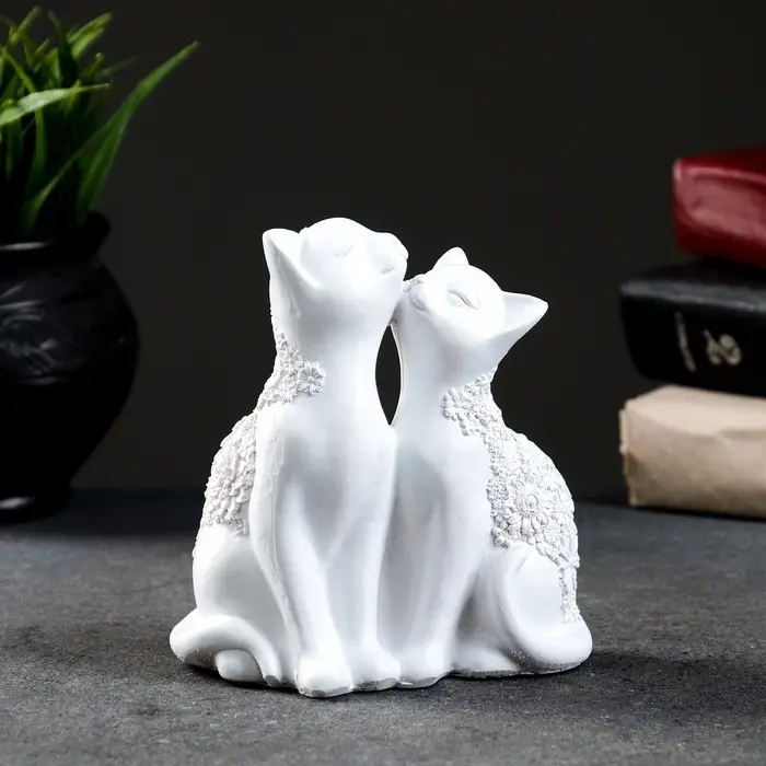 Фигурка полистоун &laquo;Кот и Кошка&raquo; белый, 14&times;13 см