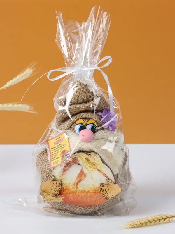 Фигурка - оберег &laquo;Домовой. Васек на мешковине, с караваем&raquo;, 24&times;18&times;18 см