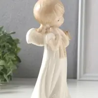 Сувенир керамика "Девочка-ангел с хвостиками, с бабочкой на руке" 9,6х6,8х18,3 см