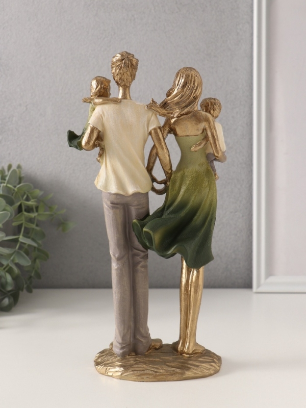 Сувенир полистоун Сувенир полистоун "Родители и дети" сливочно-зелёный 13,5х7,5х26 см