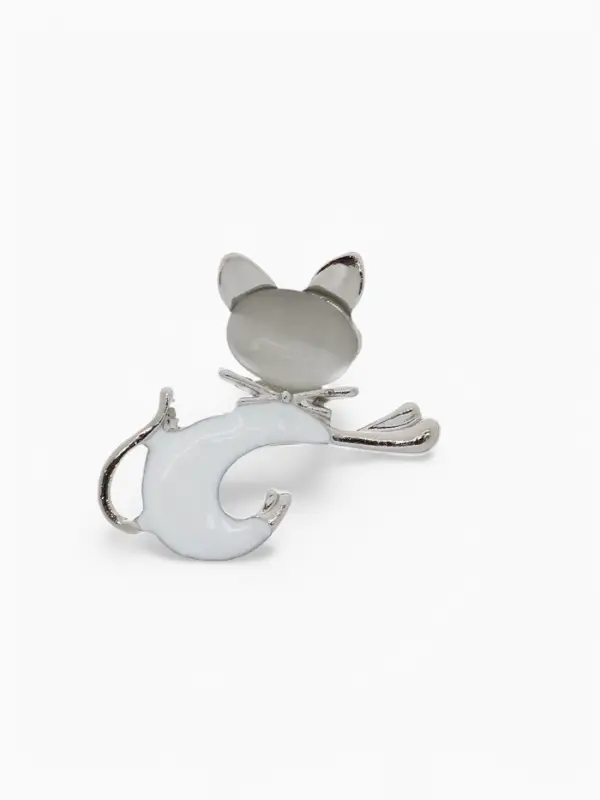 Брошь &laquo;Кошечка&raquo;, белая в серебре