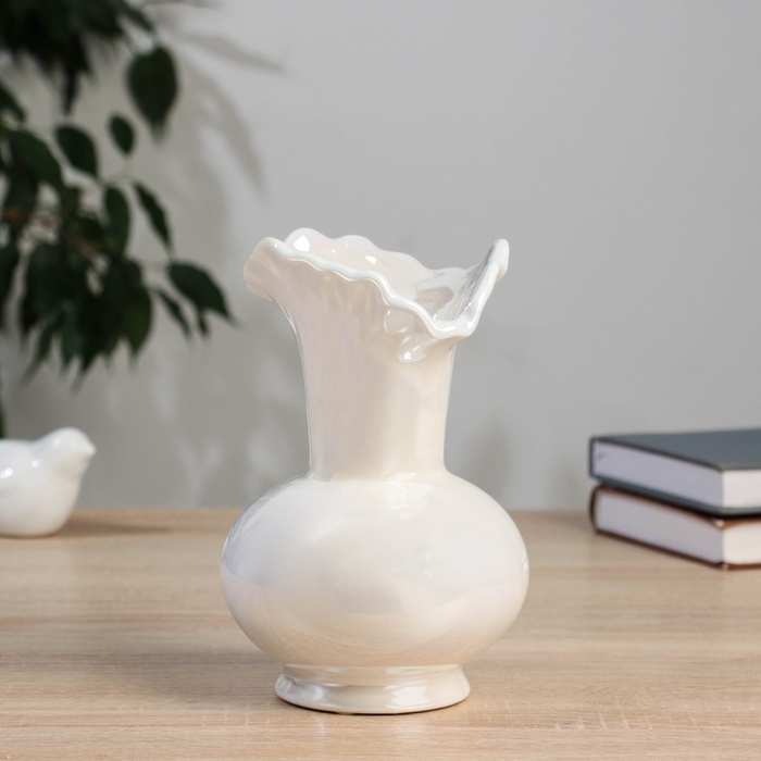 Керамическая ваза для цветов, сухоцветов «Изекил», настольная, d-10 см, h-17 см, белый