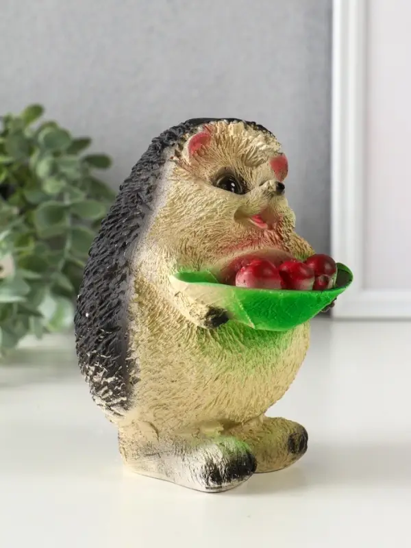 Копилка для денег &laquo;Ежик с ягодами&raquo;, гипс, 14.5&times;10&times;11.5 см