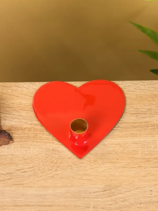 Подсвечник на 1 свечу "Love is..." в форме сердца красный 12,5х12,5х3 см
