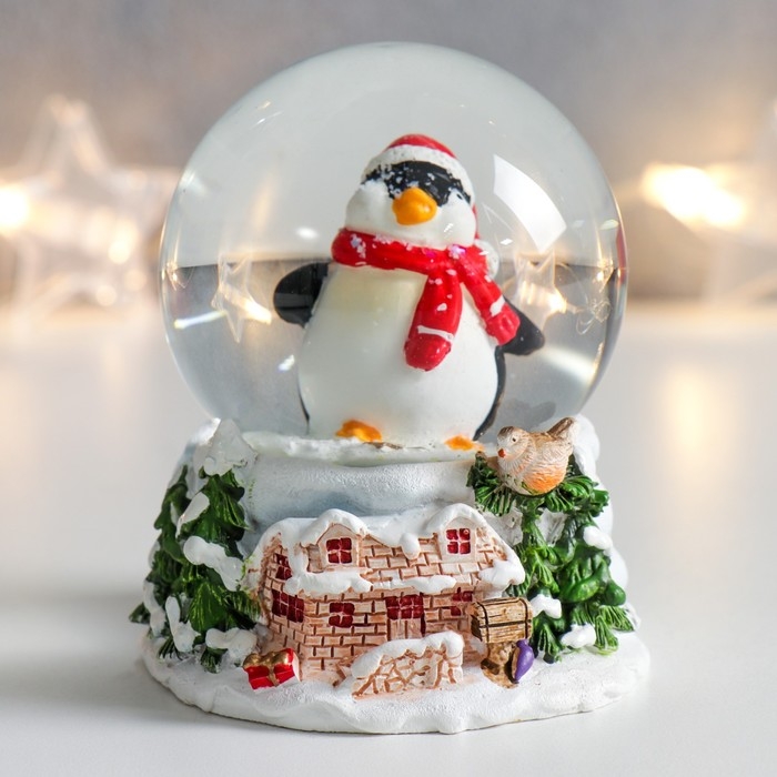 Сувенир полистоун водяной шар Сувенир полистоун водяной шар "Пухлый пингвинёнок в шарфике" 7х6,7х8,8 см