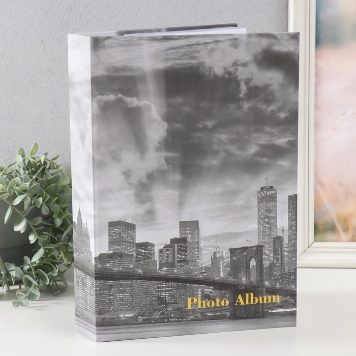 Фотоальбом на 200 фото 10х15 см Фотоальбом на 200 фото 10х15 см "Мегаполис" бумажные листы 32,5х5х22 см
