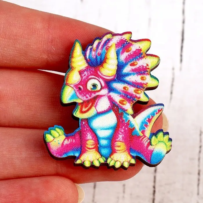 Деревянный значок «Трицератопс» Деревянный значок «Трицератопс»