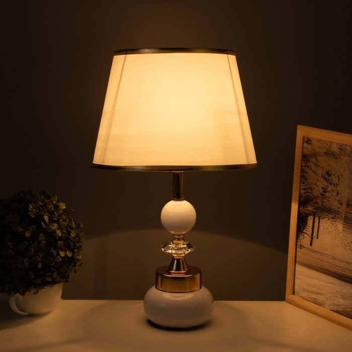 Лампа настольная Лампа настольная "Лилу" 1х40Вт Е27 белый/золото 25х25х46,5см