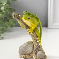 Сувенир полистоун "Лягушонок на дереве с ящерицей на спине" 12,5 см