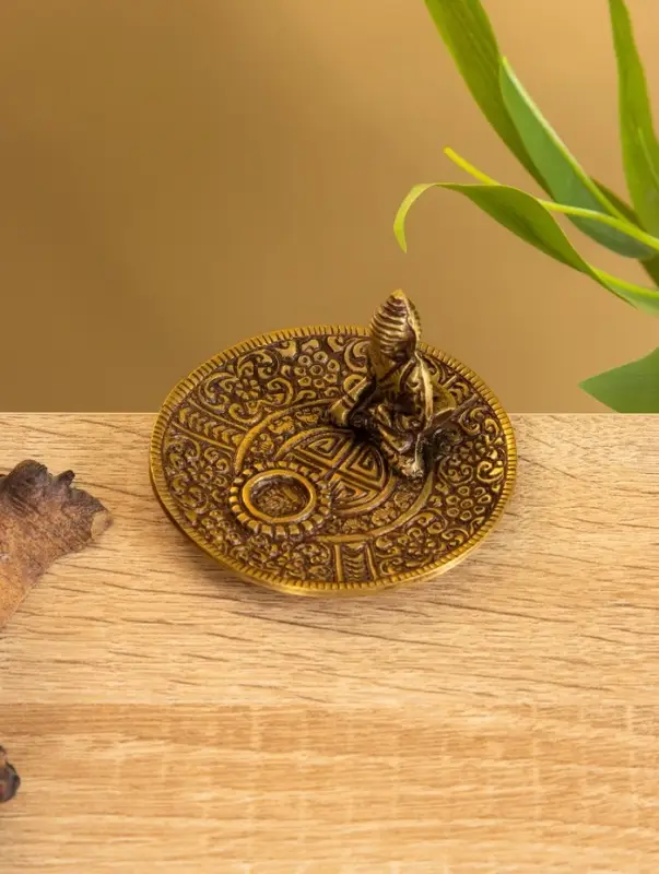 Подставка под благовония  Подставка под благовония "Будда на тарелке" латунь 7 см